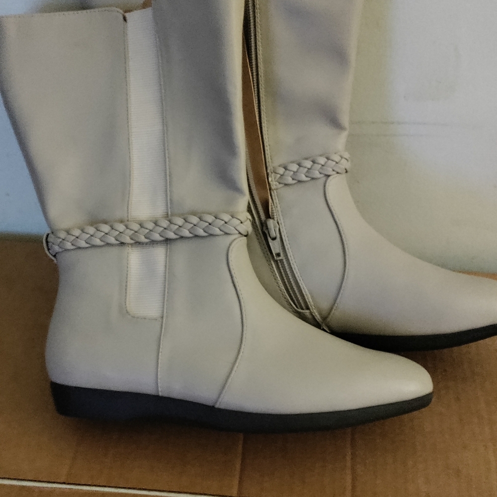 Roaman's Cream Winter Boots